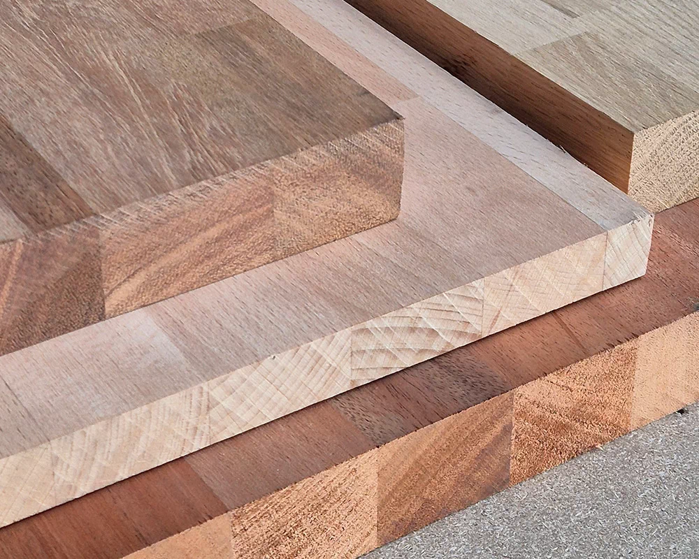 Listelli-legno-lamellare-castagno-a-milano